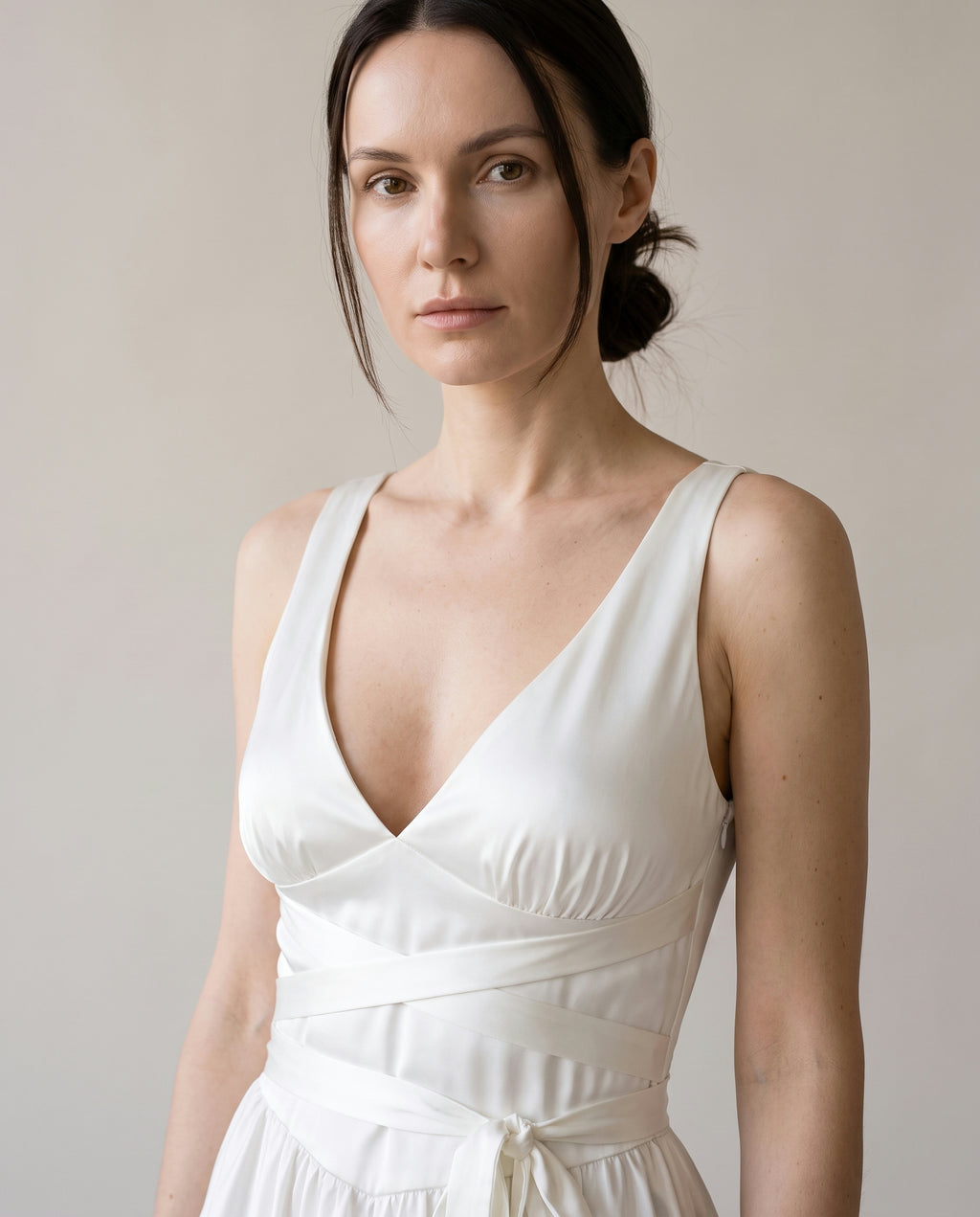 שמלת נרקיס · 13_neckline_crop_白色.jpg