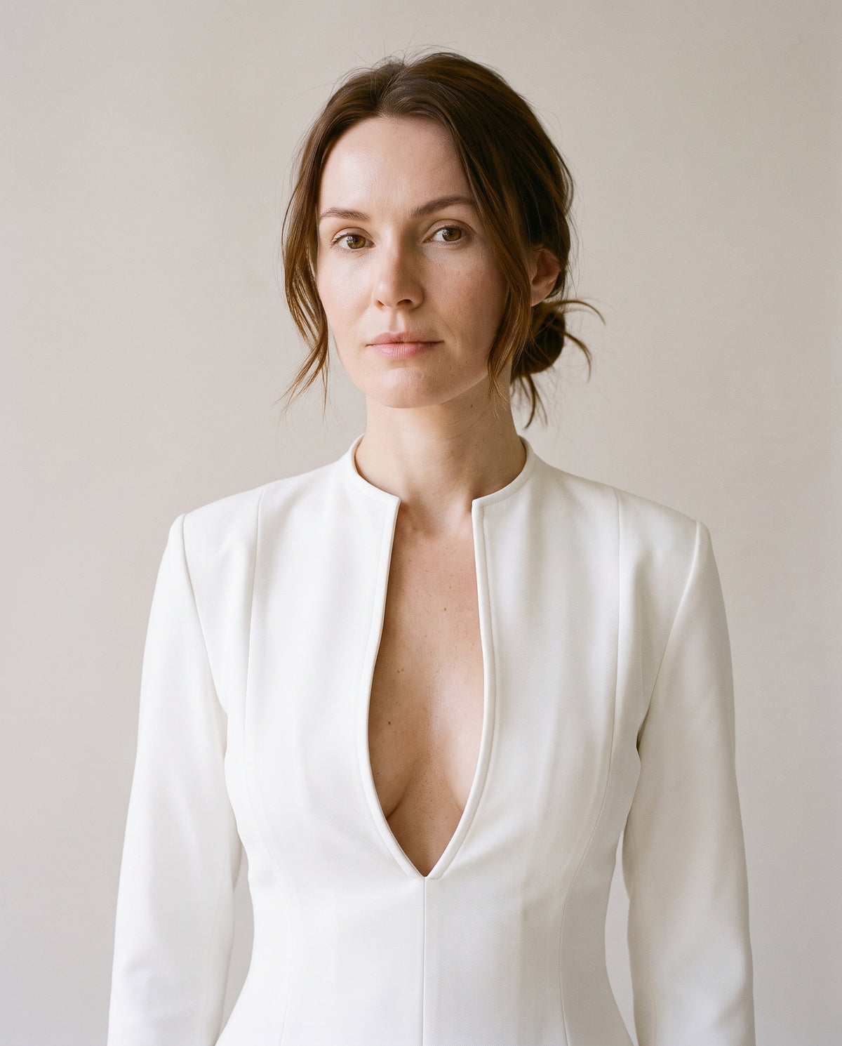 שמלת גולדה · 13_neckline_crop_白色.jpg