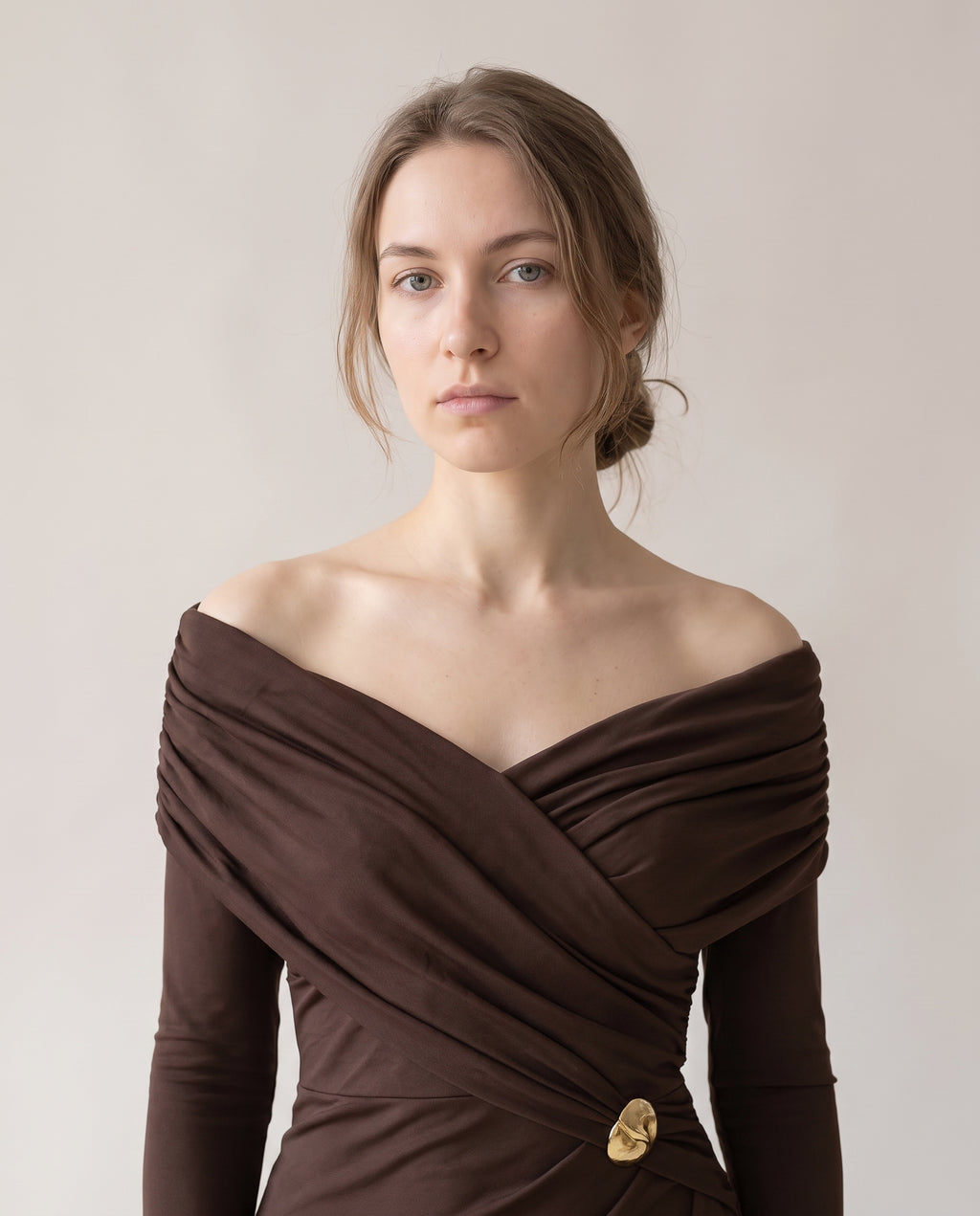 שמלת תהילה · 13_neckline_crop_咖啡色.jpg
