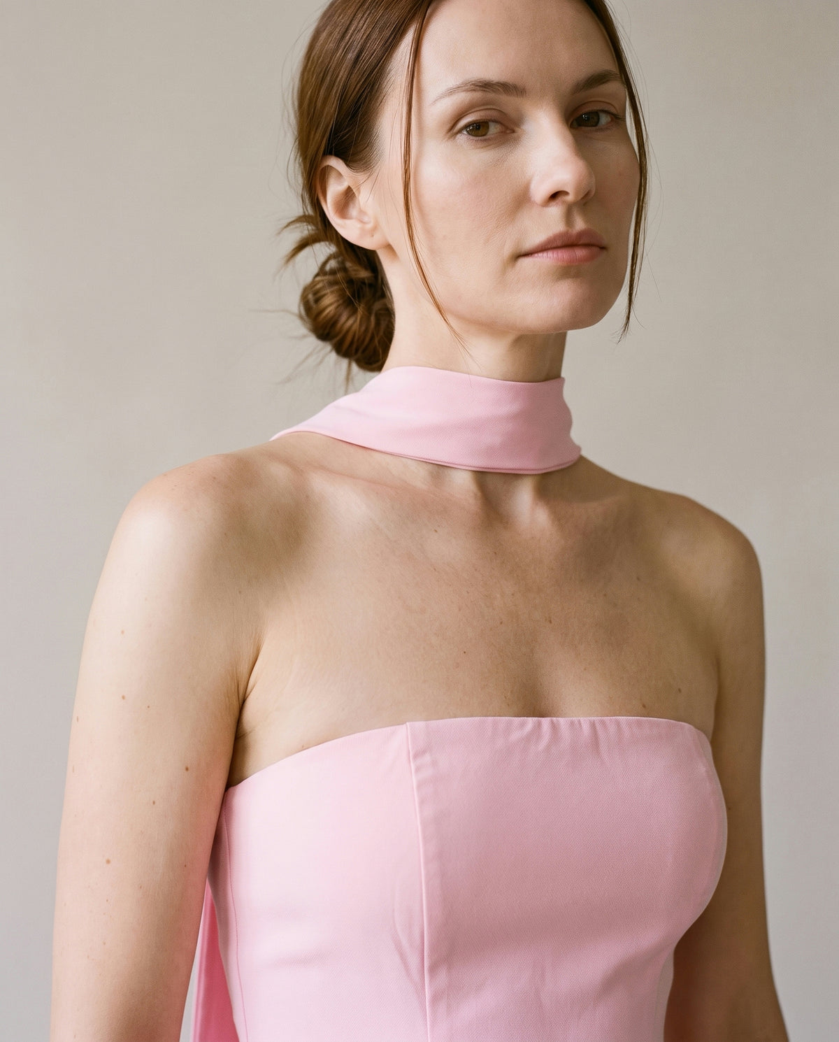 שמלת יולנדה · 13_neckline_crop_粉色.jpg