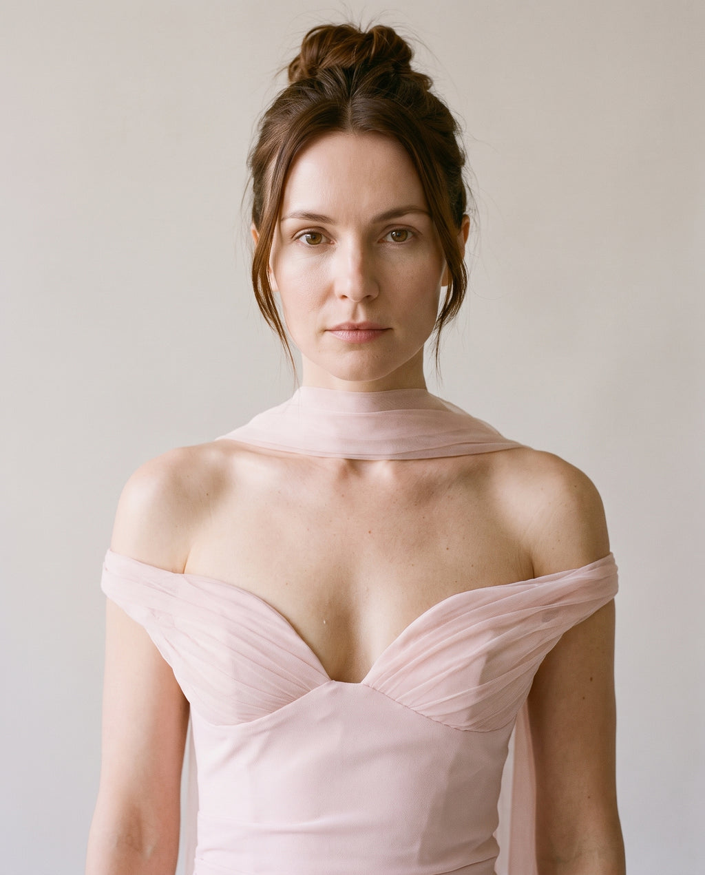 שמלת אודיה · 13_neckline_crop_粉色.jpg